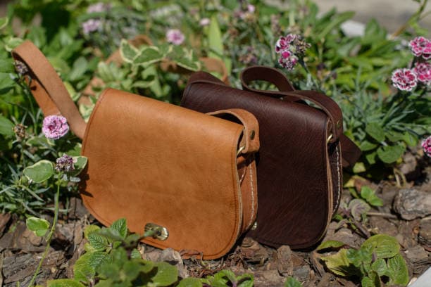 کیف چرم اصل زنانه با ترکیبی از اصالت و سادگی در طراحی